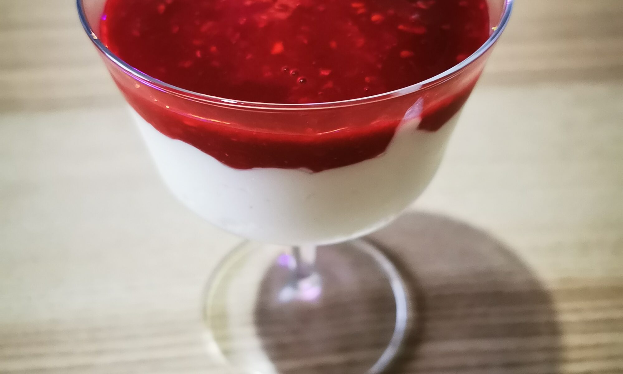 Panna cotta med bringebær